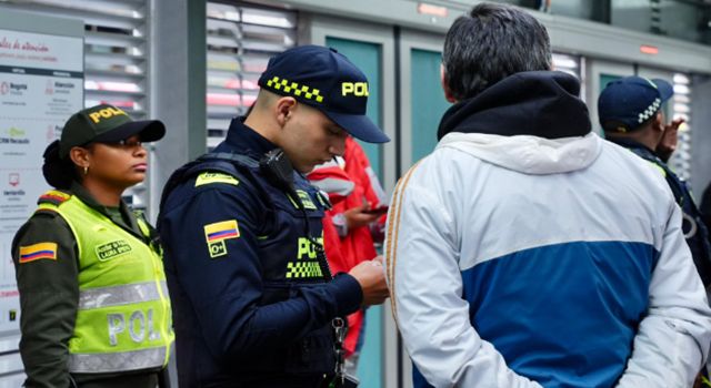 La reventa de pasajes en Bogotá no es solo una infracción menor: detrás de esta práctica se esconden dinámicas que afectan la seguridad y las finanzas de TransMilenio