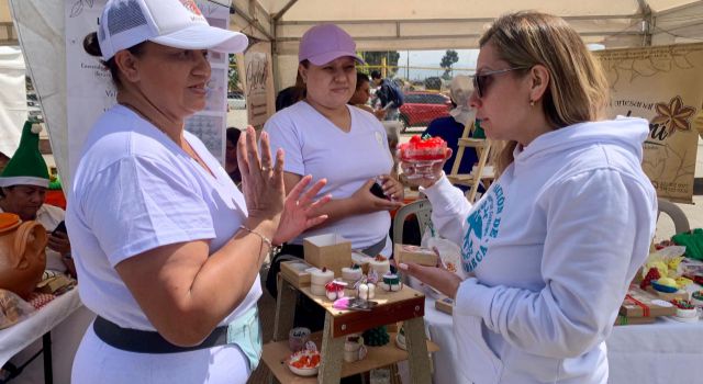 Mujeres de Cundinamarca reciben ayudar para sus emprendimientos