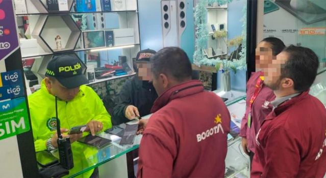 Operativos contra el hurto de celulares en Bogotá deja 27 equipos incautados y una captura