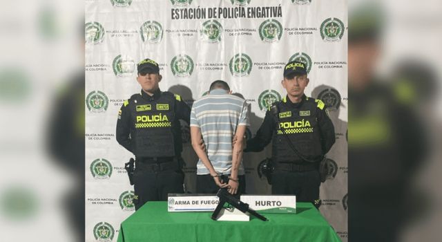 Sujeto con subametralladora quiso atracar un supermercado en Bogotá, pero todo le salió mal