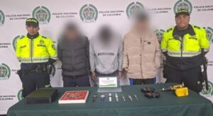 capturan a tres sujetos mientras hurtaban una compraventa en Bosa