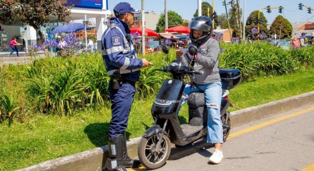 Dueños de estos vehículos están en la mira de las autoridades de Bogotá, las multas son altas