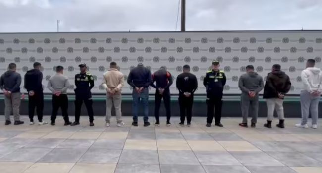 Una investigación liderada por la Fiscalía puso en evidencia una red de corrupción dentro de la Policía en Bogotá. Los 12 uniformados fueron imputados por varios delitos.
