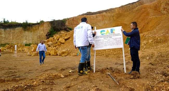 La CAR detectó un nuevo caso de minería ilegal en la cuenca alta del río Bogotá. La explotación se realizaba sin permisos y ya se impusieron medidas preventivas.