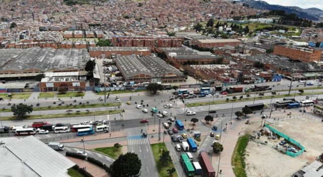 Pilas al cierre de un carril de la autopista Sur en Bosa