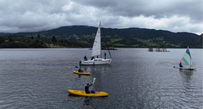 Reabren espacio turístico en Cundinamarca para disfrutar de lanchas, veleros y kayaks