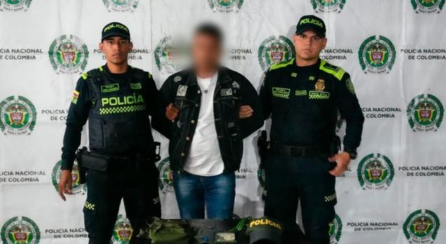 Se puso uniforme de la Policía para robar, pero lo delataron