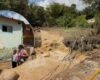 Búsqueda en Silvania, Cundinamarca: no aparecen personas arrastradas por creciente súbita y viviendas averiadas se pueden desploma