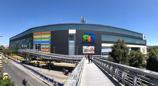 La Casita de Santa le abre la puerta a la Navidad en el centro comercial Portal de la 80