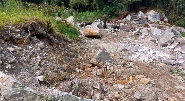 Detienen explotación ilegal de materiales en zona rural de Cundinamarca, el daño fue enorme