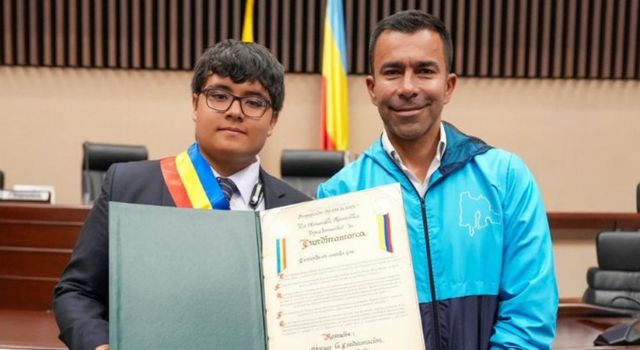 Joven del puntaje perfecto en pruebas Saber 11 fue condecorado en Cundinamarca