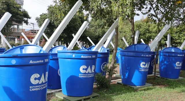 A recoger agua lluvia, en un municipio de Cundinamarca reciben kit para almacenar el líquido