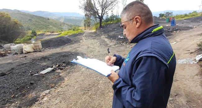 CAR impone medidas preventivas contra producción ilegal de carbón vegetal en Soacha