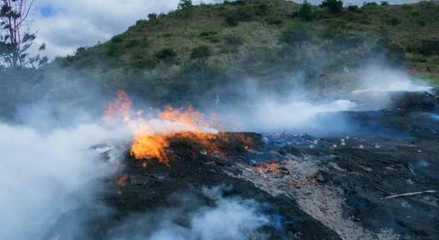 Quemas ilegales a cielo abierto en Soacha, carbón obtenido contamina los alimentos