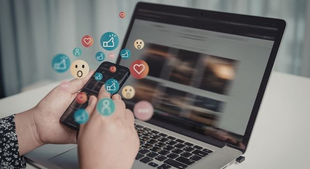 Alerta en Bogotá: una sola foto en redes sociales puede poner en riesgo a sus hijos