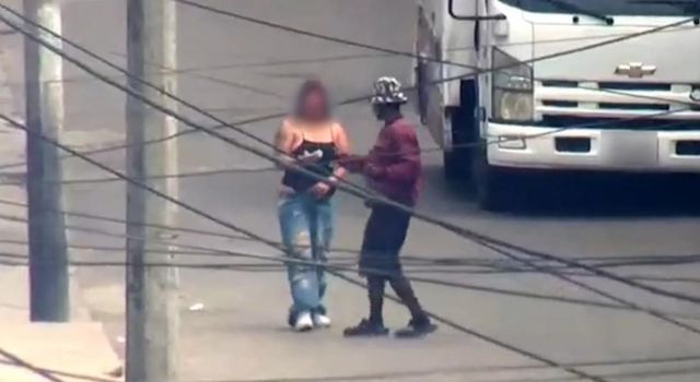 Bogotá: cámaras de seguridad permitieron capturar a expendedor de droga en pleno centro