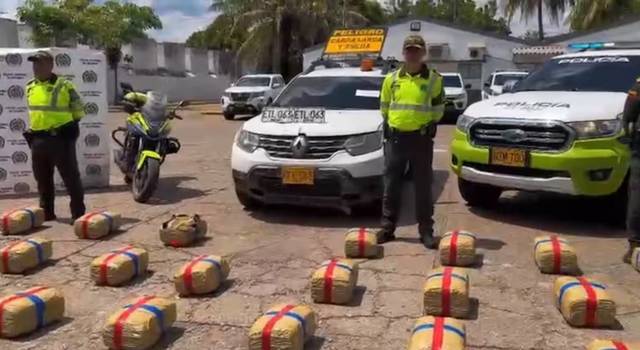 Hallan camioneta con droga en vía que conecta Bogotá con Cundinamarca