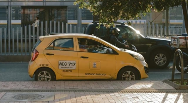 Las aplicaciones también juegan en las nuevas tarifas de taxi en Bogotá