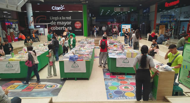 Feria del libro y tecnología celular en Soacha