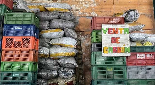 Golpe al comercio ilegal de carbón vegetal en Sumapaz: incautan 274 bultos