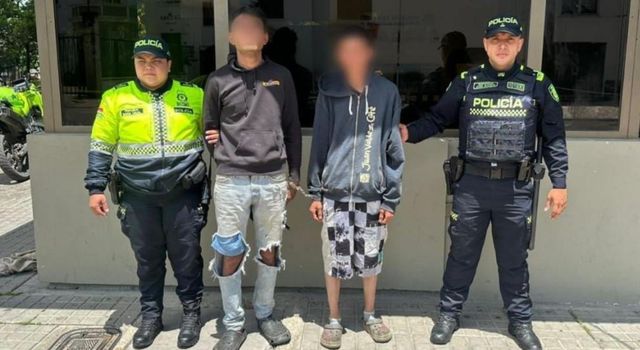 VIDEO | Capturan a dos hombres por hurto en TransMilenio; uno era de los más buscados