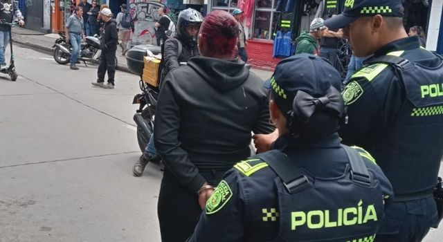 VIDEO | Ocultaba la droga en su ropa interior: mujer extranjera es capturada en el centro de Bogotá