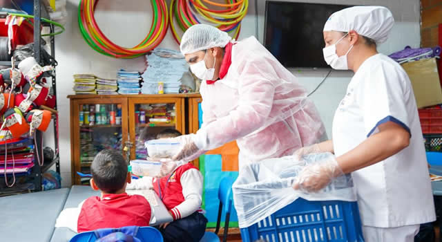 Comida caliente para los estudiantes de Soacha