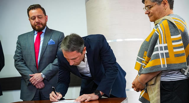 Casi que no: firman acta de inicio para ampliar importante vía que conectará a  Bogotá con varios municipios y capitales