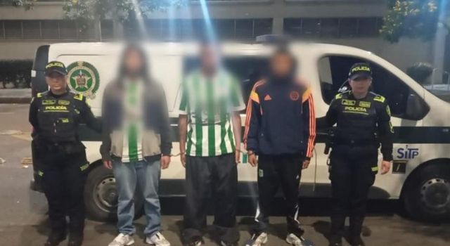 VIDEO | Sigue la inseguridad en TransMilenio: cámaras permitieron la captura de tres hombres