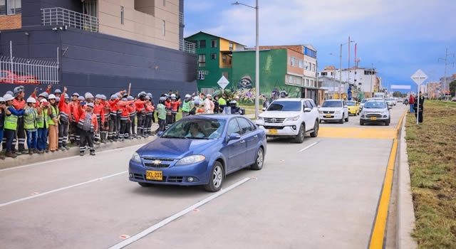 Tras años de retraso, conductores estrenan vía en el norte de Bogotá
