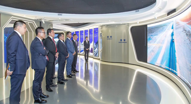 Tras una reunión del gobernador Jorge Rey con la empresa china constructora del Regiotram de Occidente, se conoció que la entrega se adelantará.