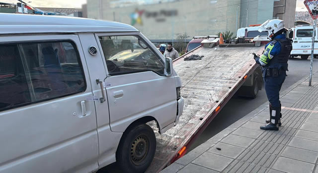 Conductores sin licencia manejan vehículos piratas en Soacha