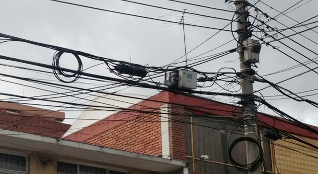 Llegó el fin al cablerío en Bogotá y a ese paisaje antiestético que contamina visualmente a la ciudad. La nueva norma fue aprobada en el Concejo.