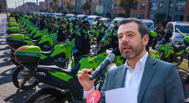 Más de 1.300 vehículos nuevos para la Policía de Bogotá: entregan motos y camionetas para reforzar la seguridad