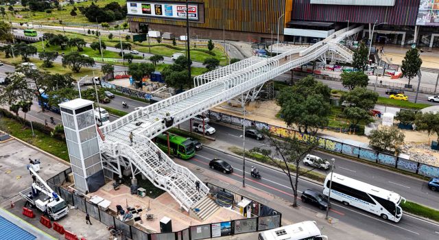 Puente peatonal con ascensor se inaugurará este fin de semana. Está sobre la avenida Boyacá frente del Edén.