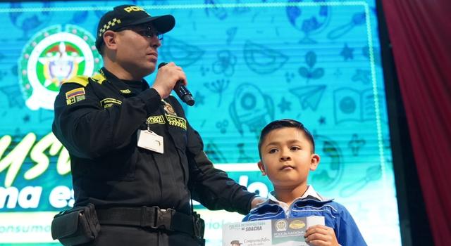 VIDEO | Soacha tiene al Mejor Policía 2026: su trabajo llegó a 26.000 estudiantes
