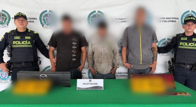 Así encontraron un carro hurtado que estaban desarmando en un parqueadero de Bogotá