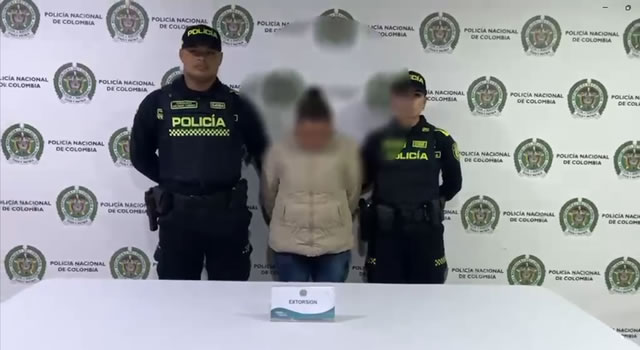 Al llegar al conjunto, los policías de Soacha se llevaron una gran sorpresa. Una de las implicadas tenía orden de captura por extorsión agravada. Hay tres detenidos más.
