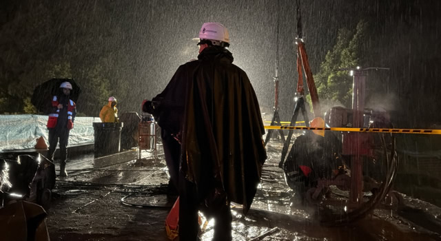 El cronograma de desmonte del puente de la Séptima con 100 se afectó debido a las lluvias del sábado y del lunes festivo porque ponían en riesgo la seguridad de los trabajadores de obra.